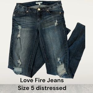 Love Fire 🔥 size 5 distressed skinny jeans EUC juniors